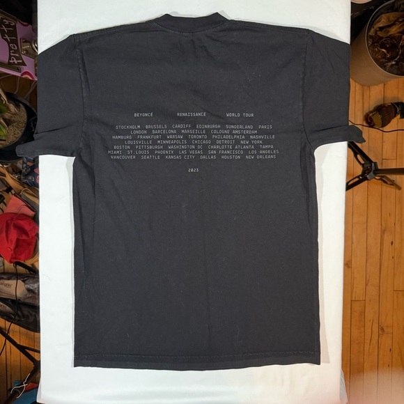 Official Beyoncé Renaissance Tour Black Short Sleeve Tee with Graphic Design - Picture 9 of 9